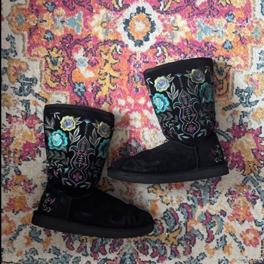 UGG Juliette Floral Embroidery suede black boots